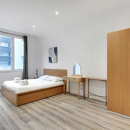 Charming Buttes Chaumont 10p 3br