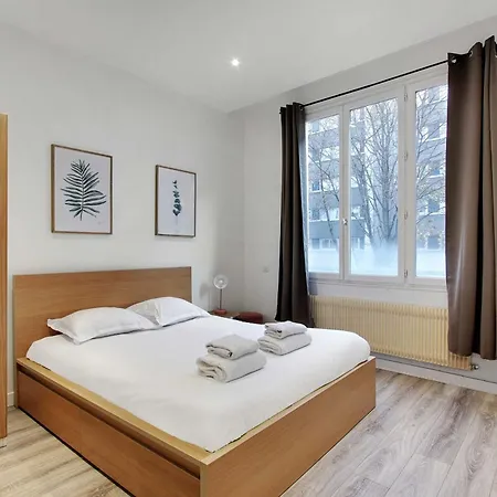 Apartamento Charming Buttes Chaumont 10p 3br París
