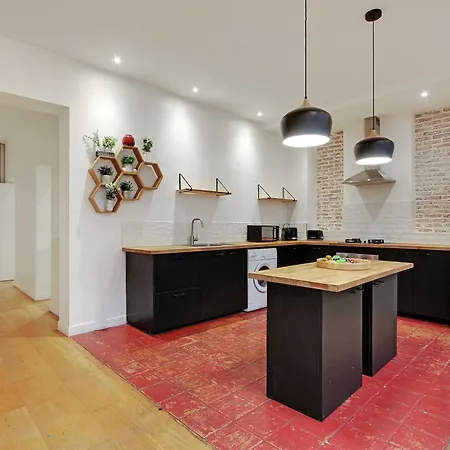 Charming Buttes Chaumont 10p 3br *